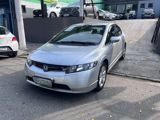 HONDA CIVIC 1.8 LXS 16V FLEX 4P AUTOMÁTICO HONDA CIVIC 1.8 LXS 16V FLEX 4P AUTOMÁTICO